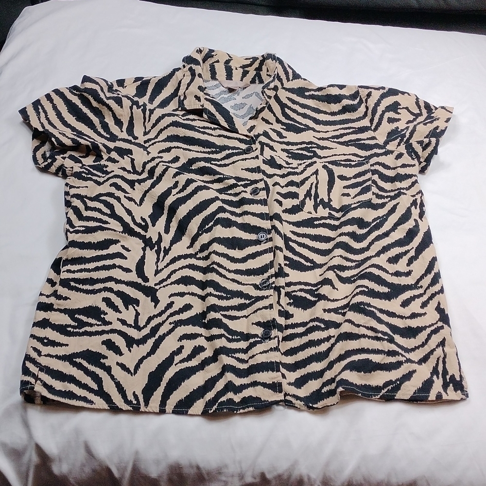 White Stage women's XL button down short sleeved top